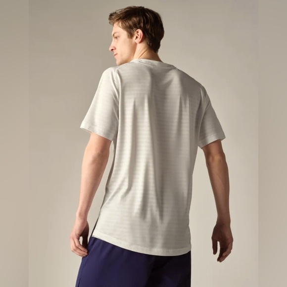 XXL Rhone Swift Tee 2.0
Featherweight layer for optimal training. - Picture 2 of 10